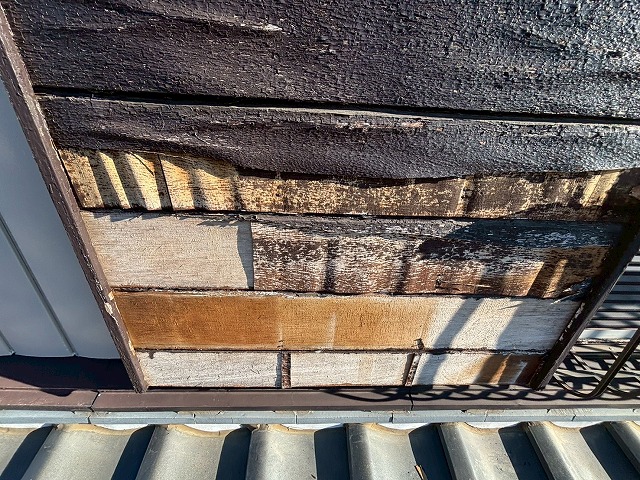 下地材の吸水跡を詳細に調査